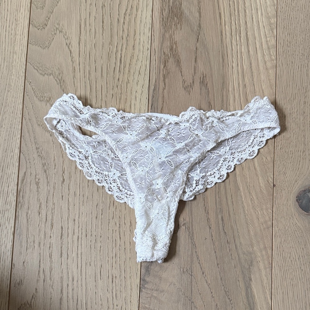 Intimissimi White Floral Lace Thong